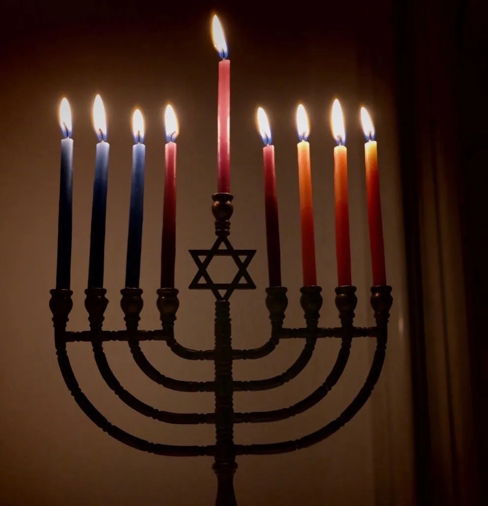 Lit_Hanukkiyah_eight_and_last_night_of_Hanukkah (2).jpg