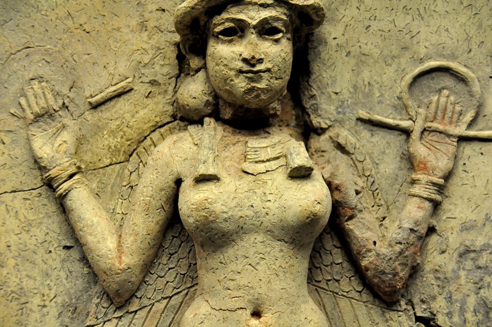 Queen_of_the_Night_relief_(Burney_relief),_1800-1750_BC,_from_Iraq._The_British_Museum.jpg